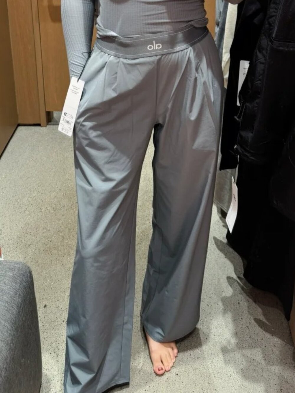 NWT 🧐 Alo Yoga High Rise Wide Leg Suit Up Pant💕 Steel Grey  - (30" inseam) - Picture 7 of 9